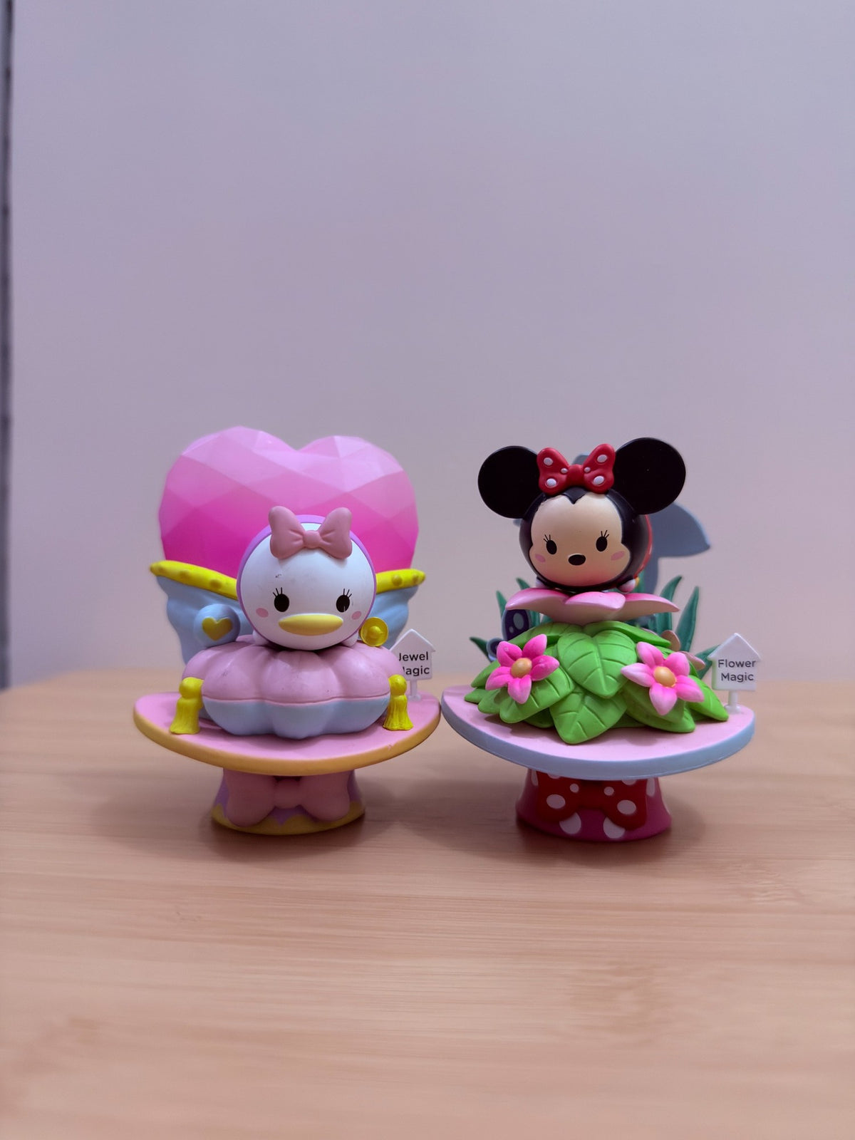Disney Daisy Duck + Minnie Mouse Magic Display Figures – 2-Piece Loose Lot - pre-owned collectible