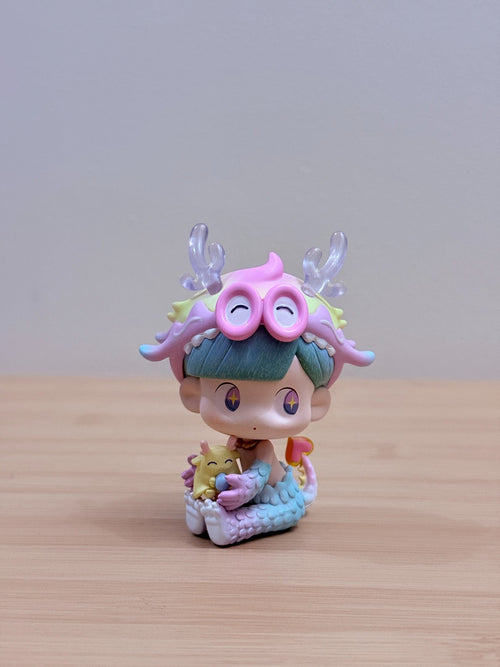Dragon-Themed Child & Baby Dragon Mini Figure – Loose - pre-owned collectible